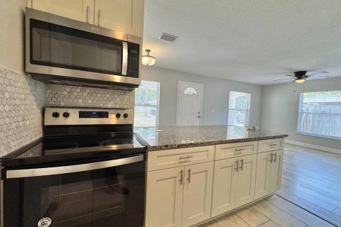 Villa ou maison à louer à Tampa, Floride: 4 chambres, 123.75 m2 № 2112145 - photo 13