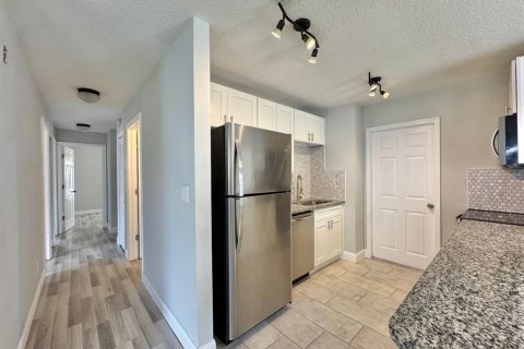 Villa ou maison à louer à Tampa, Floride: 4 chambres, 123.75 m2 № 2112145 - photo 15