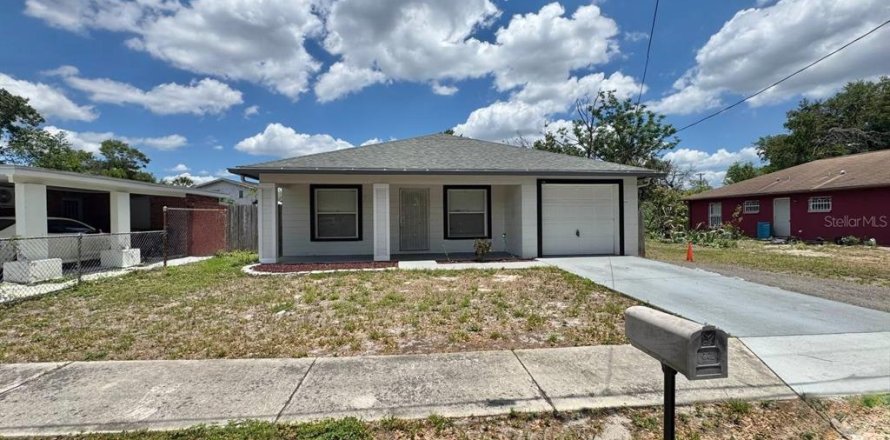 Villa ou maison à Tampa, Floride 4 chambres, 123.75 m2 № 2112145