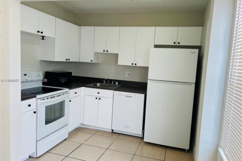 Copropriété à vendre à Plantation, Floride: 2 chambres, 87.14 m2 № 2004404 - photo 1