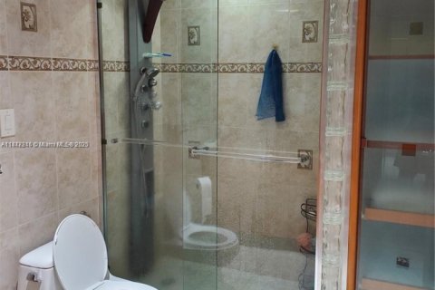 Copropriété à vendre à Aventura, Floride: 2 chambres, 121.98 m2 № 1936298 - photo 11