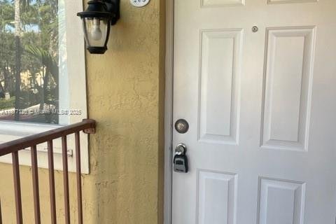 Condominio en alquiler en Pembroke Pines, Florida, 2 dormitorios, 90.95 m2 № 1930684 - foto 2