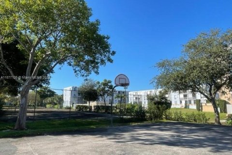 Condominio en alquiler en Pembroke Pines, Florida, 2 dormitorios, 90.95 m2 № 1930684 - foto 15