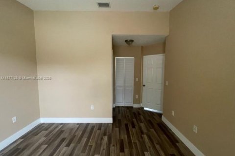 Condominio en alquiler en Pembroke Pines, Florida, 2 dormitorios, 90.95 m2 № 1930684 - foto 9