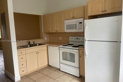 Condominio en alquiler en Pembroke Pines, Florida, 2 dormitorios, 90.95 m2 № 1930684 - foto 5