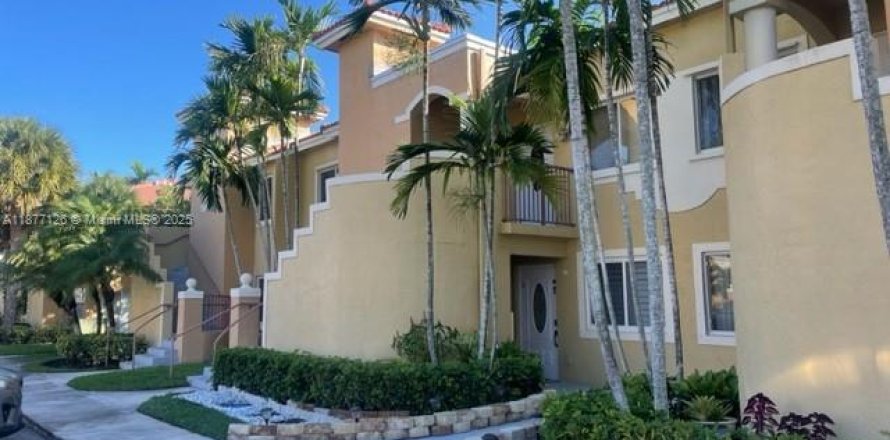 Condominio en Pembroke Pines, Florida, 2 dormitorios  № 1930684