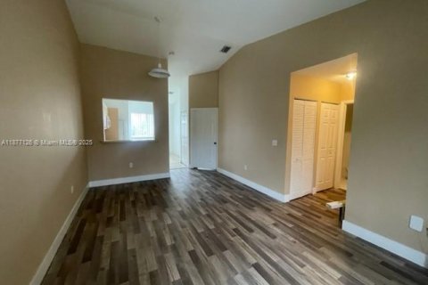 Condominio en alquiler en Pembroke Pines, Florida, 2 dormitorios, 90.95 m2 № 1930684 - foto 12