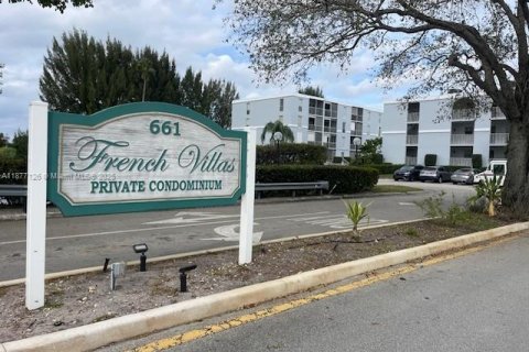 Condominio en alquiler en Pembroke Pines, Florida, 2 dormitorios, 90.95 m2 № 1930684 - foto 16