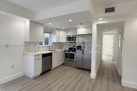 Appartement à louer à Miami, Floride: 2 chambres, 438.13 m2 № 1966412 - photo 3