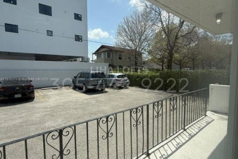 Appartement à louer à Miami, Floride: 2 chambres, 438.13 m2 № 1966412 - photo 8