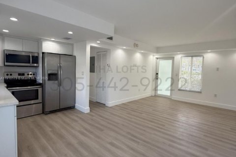 Appartement à louer à Miami, Floride: 2 chambres, 438.13 m2 № 1966412 - photo 2