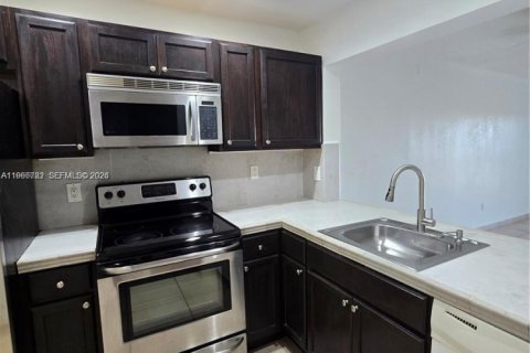 Condominio en alquiler en Miami, Florida, 2 dormitorios, 88.81 m2 № 2028984 - foto 2