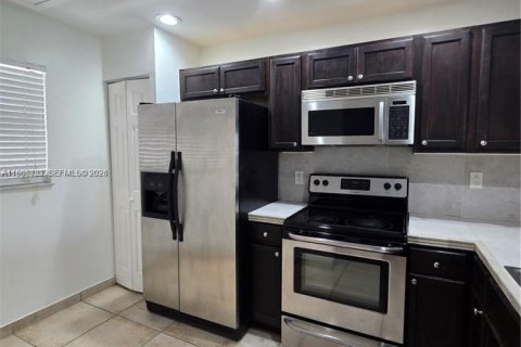 Condominio en Miami, Florida, 2 dormitorios  № 2028984