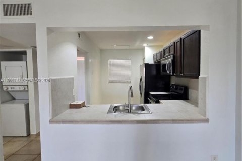 Condominio en alquiler en Miami, Florida, 2 dormitorios, 88.81 m2 № 2028984 - foto 6