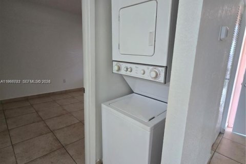 Condominio en alquiler en Miami, Florida, 2 dormitorios, 88.81 m2 № 2028984 - foto 9