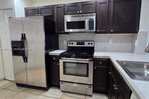 Condominio en alquiler en Miami, Florida, 2 dormitorios, 88.81 m2 № 2028984 - foto 14