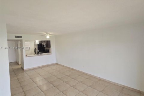 Condominio en alquiler en Miami, Florida, 2 dormitorios, 88.81 m2 № 2028984 - foto 5