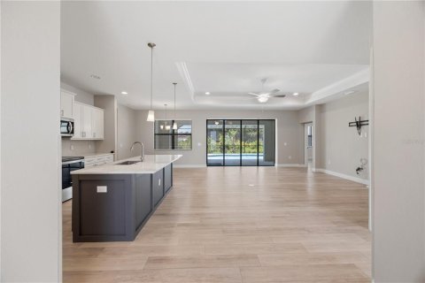 Casa en venta en North Port, Florida, 4 dormitorios, 180.97 m2 № 2225566 - foto 13
