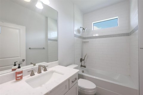 Casa en venta en North Port, Florida, 4 dormitorios, 180.97 m2 № 2225566 - foto 25