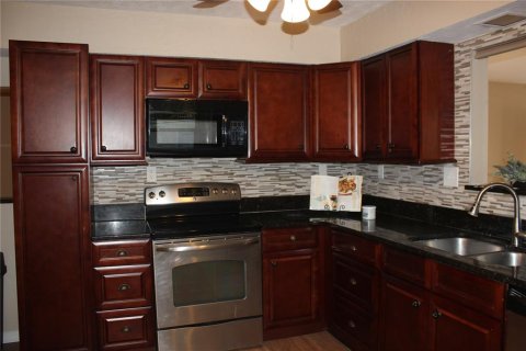 House in Punta Gorda, Florida 4 bedrooms, 214.88 sq.m. № 2232539 - photo 7