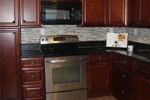 House in Punta Gorda, Florida 4 bedrooms, 214.88 sq.m. № 2232539 - photo 8