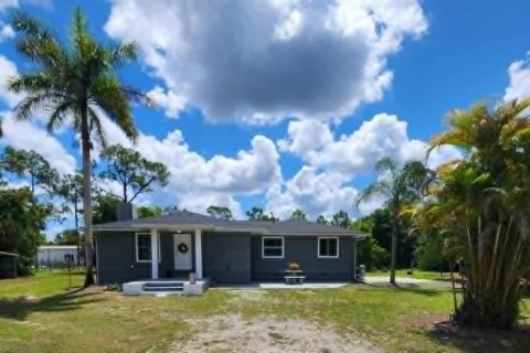 House in Punta Gorda, Florida 4 bedrooms, 214.88 sq.m. № 2232539