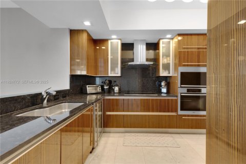 Снять в аренду кондоминиум в Холливуд, Флорида 3 спальни, 193.98м2, № 1987503 - фото 16