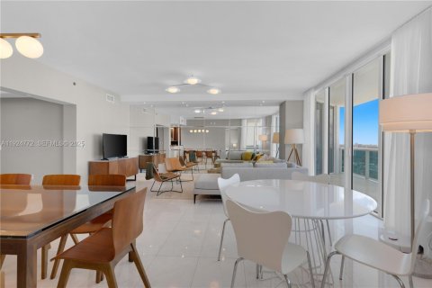 Снять в аренду кондоминиум в Холливуд, Флорида 3 спальни, 193.98м2, № 1987503 - фото 6