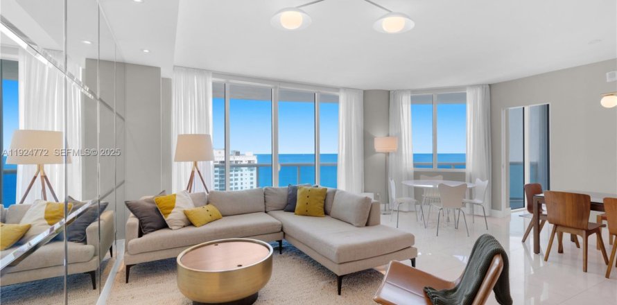 Кондоминиум с 3 спальнями в Холливуд, Флорида № 1987503