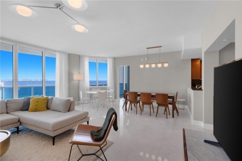 Снять в аренду кондоминиум в Холливуд, Флорида 3 спальни, 193.98м2, № 1987503 - фото 4