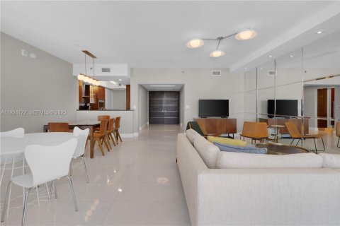 Снять в аренду кондоминиум в Холливуд, Флорида 3 спальни, 193.98м2, № 1987503 - фото 8