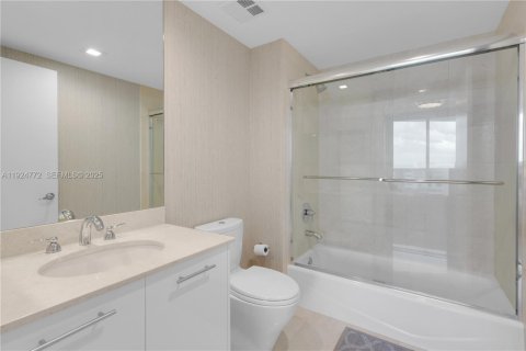 Снять в аренду кондоминиум в Холливуд, Флорида 3 спальни, 193.98м2, № 1987503 - фото 30