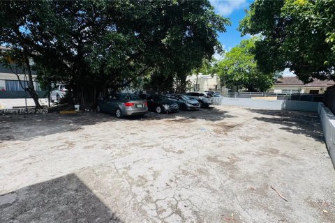 Propiedad comercial en venta en Miami, Florida, 747.68 m2 № 1779684 - foto 5