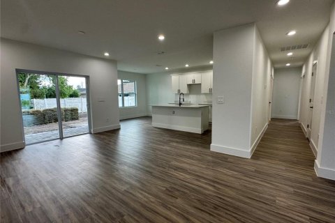 Casa en venta en Deltona, Florida, 4 dormitorios, 172.52 m2 № 1885317 - foto 4