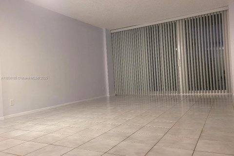 Condo in Oakland Park, Florida, 2 bedrooms  № 1883814 - photo 5