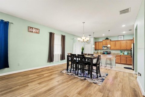 House in Tampa, Florida 5 bedrooms, 215.53 sq.m. № 2409999 - photo 8