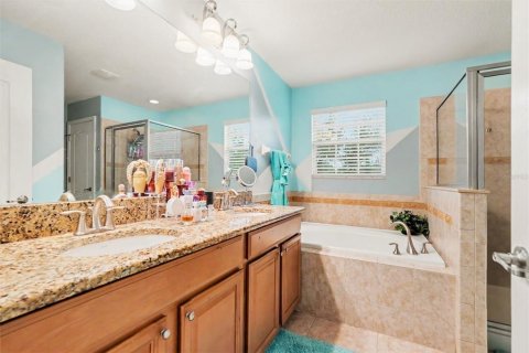 House in Tampa, Florida 5 bedrooms, 215.53 sq.m. № 2409999 - photo 20