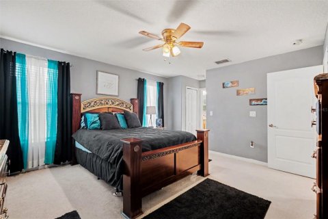House in Tampa, Florida 5 bedrooms, 215.53 sq.m. № 2409999 - photo 18