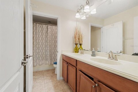 House in Tampa, Florida 5 bedrooms, 215.53 sq.m. № 2409999 - photo 25
