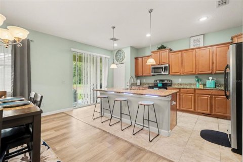 House in Tampa, Florida 5 bedrooms, 215.53 sq.m. № 2409999 - photo 10