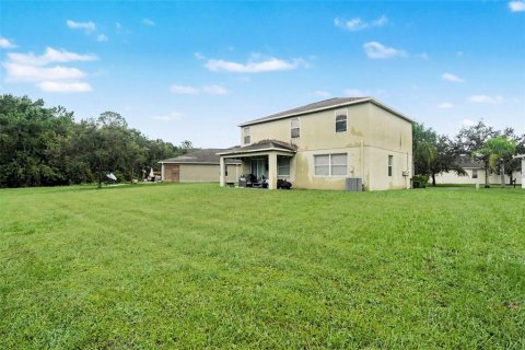 House in Tampa, Florida 5 bedrooms, 215.53 sq.m. № 2409999 - photo 28