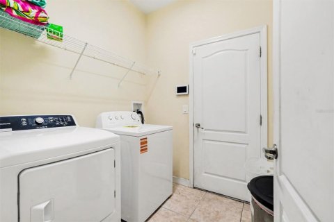 House in Tampa, Florida 5 bedrooms, 215.53 sq.m. № 2409999 - photo 26