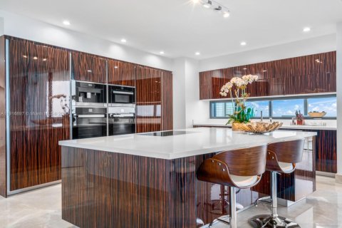 Copropriété à vendre à Sunny Isles Beach, Floride: 3 chambres, 330.27 m2 № 1972577 - photo 10