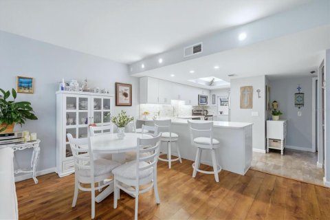 Copropriété à vendre à Sarasota, Floride: 2 chambres, 95.41 m2 № 2119735 - photo 6