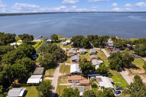 House in Ocklawaha, Florida 2 bedrooms, 86.96 sq.m. № 2388185 - photo 2