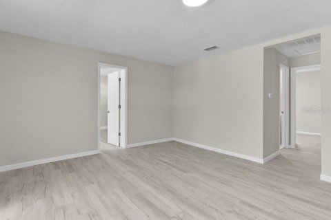House in Ocklawaha, Florida 2 bedrooms, 86.96 sq.m. № 2388185 - photo 19
