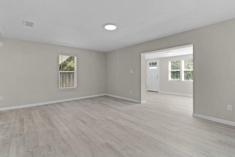 House in Ocklawaha, Florida 2 bedrooms, 86.96 sq.m. № 2388185 - photo 6