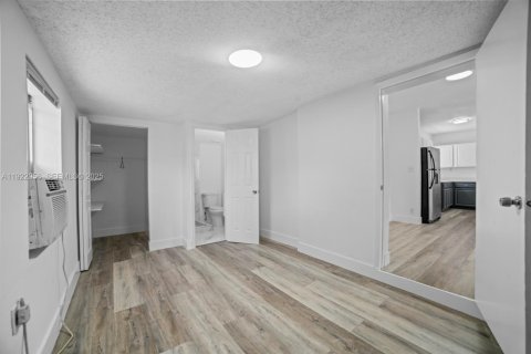 Купить виллу или дом в Форт-Лодердейл, Флорида 5 спален, 123.65м2, № 1976588 - фото 12