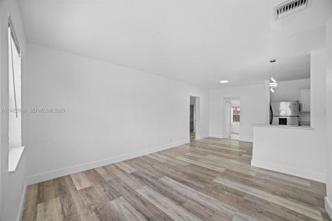 Купить виллу или дом в Форт-Лодердейл, Флорида 5 спален, 123.65м2, № 1976588 - фото 8