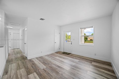 Купить виллу или дом в Форт-Лодердейл, Флорида 5 спален, 123.65м2, № 1976588 - фото 9